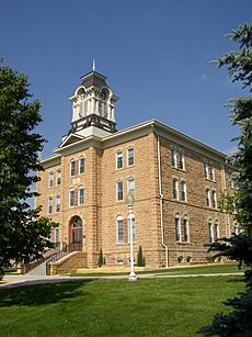 Old-main-gustavus-adolphus-college-ta-peter-minn