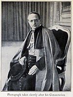 Pius XI leaning