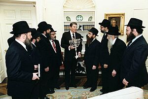 Reagan receives menorah 1986