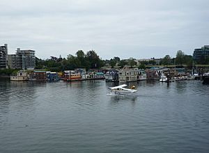 2009-0606-VictoriaFishermansWharf