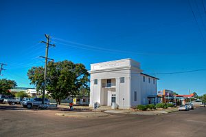 20110525-outback2011--longreach--masonic-temple