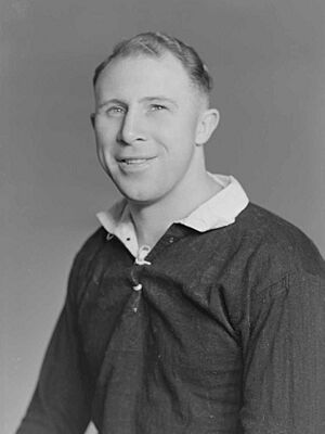 Bob Scott rugby 1946.jpg