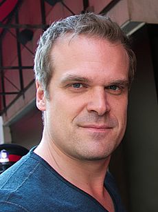 David Harbour (17015322391)