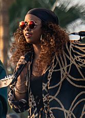 H.E.R. Coachella18W1-25 (cropped)