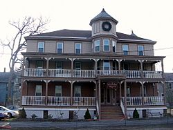 Round Lake Village Inn, April 2009