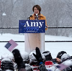 Amy Klobuchar (46330784464) (a)