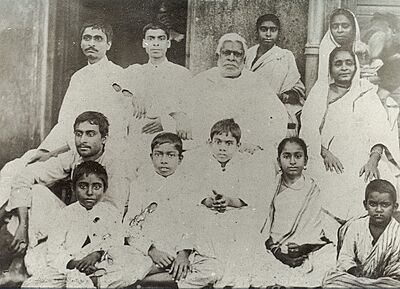 Bhaktisiddhanta with Bhaktivinoda and family