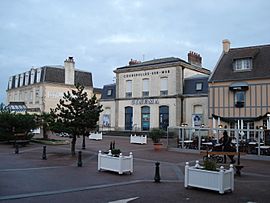 Gare courseulles france dec 2007.JPG