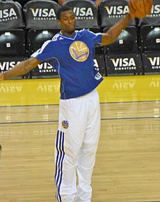 Harrison Barnes warms up