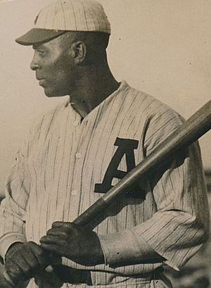 Oscar Charleston Almendares.jpg