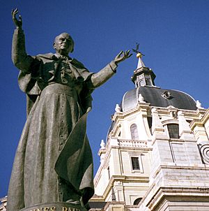 PopeJohnPaulIIStatueAlmudena gobeirne