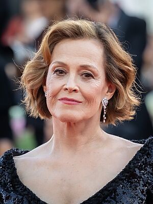 Sigourney Weaver-64139 (cropped).jpg