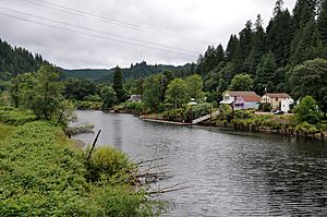 Siuslaw River at Mapleton.jpg