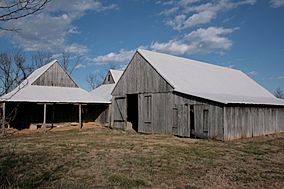 Bond-Simms Barn (21005933884).jpg