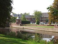 Huis van Brecht park.jpg