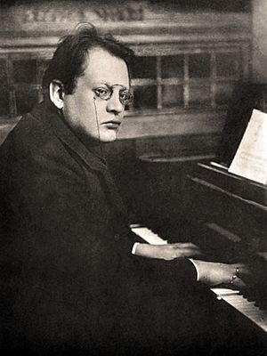 Max Reger playing piano.jpg