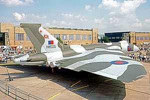 Avro 698 Vulcan B.2A 101 Sq FINN 30.07.77 edited-4