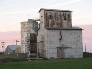 Grain elevator in Cheneyville