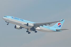 Korean Air Airbus A330-200; HL7538@LAX;10.10.2011 622ld (6482487389)