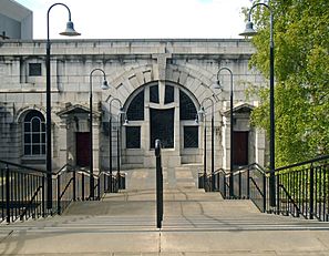 Steps to Liverpool met crypt chapel