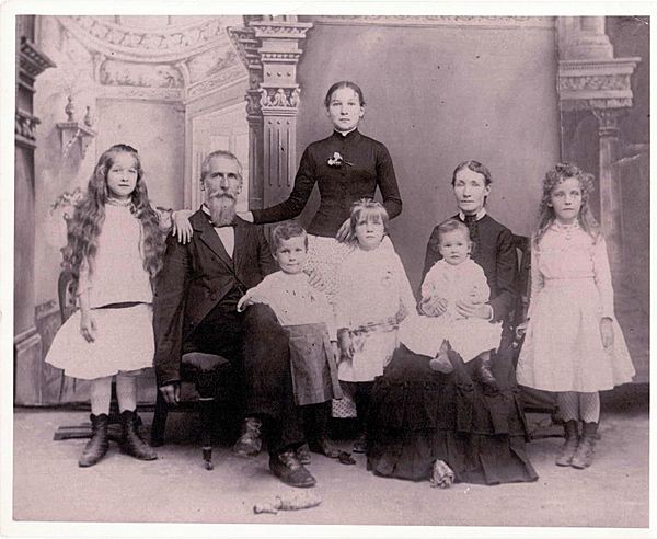 Glatfelter family around 1885