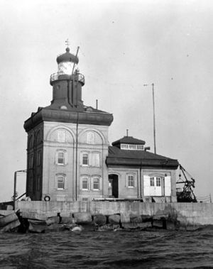 Toledo Harbor Light.jpg