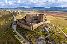 (Castillo de la Muela) Consuegra (cropped).jpg