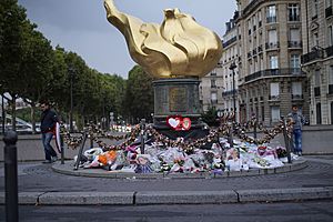 Flamme de la Liberté Place de l'Alma 2017-09-01 3