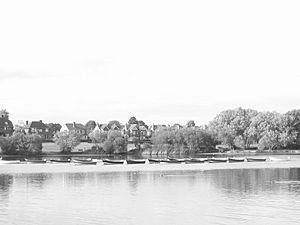 Heath Pond, Petersfield 060905 lake boats b&w (Tony Holkham)