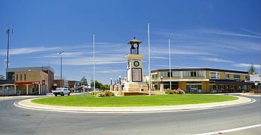 Leeton War Memorial.jpg