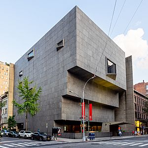 MET Breuer (48377070386)