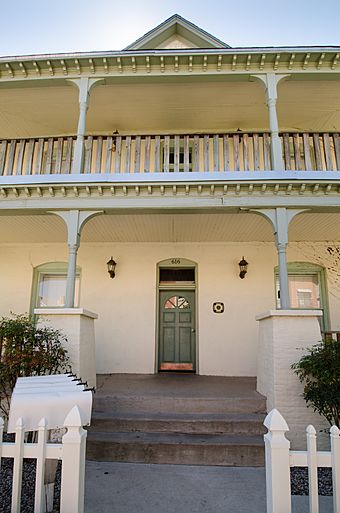 Newlander Apartments front door.jpg