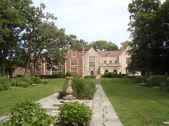 Salisbury House, back view from gardens.JPG