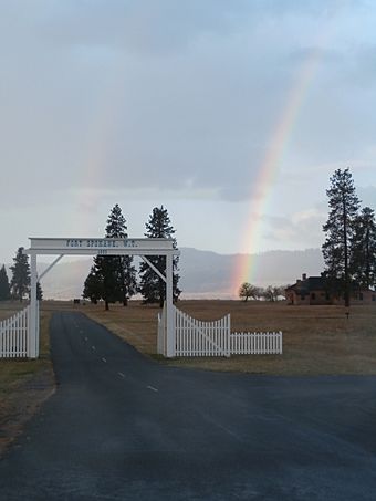 FortSpokaneRainbowFence.jpg