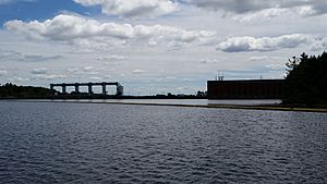 Gatineau-River-Chelsea-dam-01