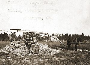 Grindingsugarcane-nahunta-c1910