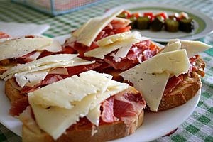 Tapas de jamón y queso