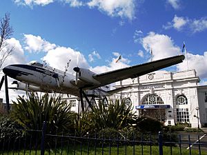 Airport House at the old Croydon Aerodrome - geograph.org.uk - 1571720