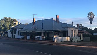 Chidlow Tavern, Thomas Street, Chidlow.jpg