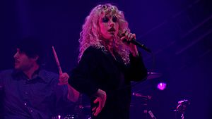 Paramore - The O2 - Friday 12th January 2018 DSC03892ParamoreO2Jan18 (25112971897)