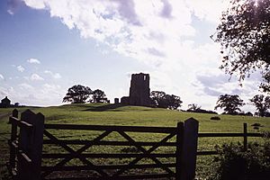 Ruined Egmere Church, W of Little Walsingham (geograph 6400421).jpg