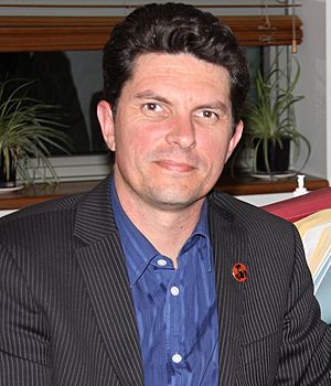 Scott Ludlam 2011 (cropped)