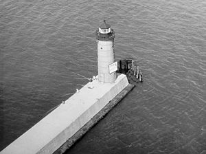 USCGmilwaukeepierhead