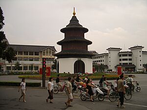 Yangzhou-WenchangGe-traffic-3417