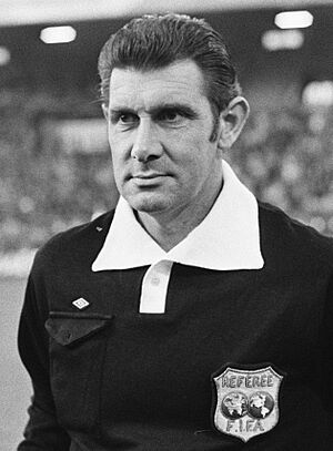 Jack Taylor referee (cropped).jpg