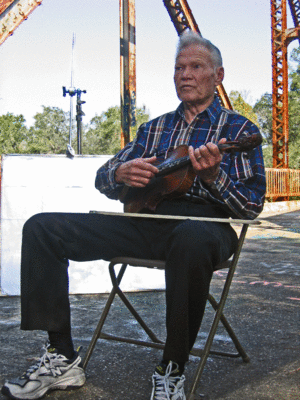 Vassar Clements, October 2004.gif