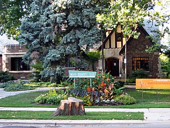 Indian Boundary Park Fieldhouse.jpg