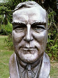 Robert Menzies bust