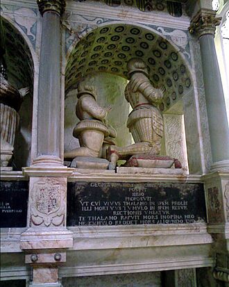 Tomb at Breedon rh arch