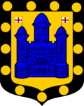 The town's coat of arms, a castle surrounded by 13 solid gold circles or heraldic bezants.